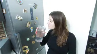 alice-fairy measuring-cup-full-of-piss-2020-01-24_ieuxY3