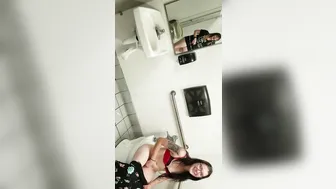 EllieAndKay pretty hottie fucks herself