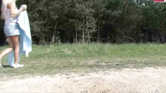 PrettyNina Vom Spanner auf der Lichtung durchgev??gelt und in den Mund gespritzt