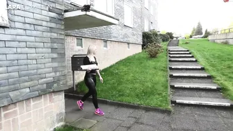 Lara CumKitten Brutal zerfickt und als Sperma Eimer benutzt So ficke ich mich von Tuer zu Tuer 09.06.19