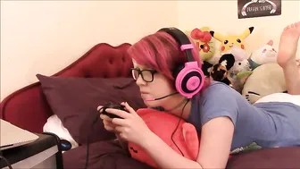Lewd Lychee_Cute Gamer Girl Plays With Herself