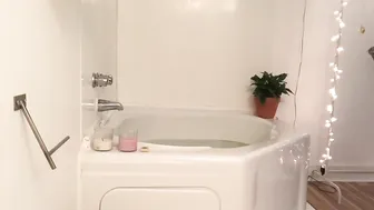 lilkittenluna Soapy Wet Bathtub Tease