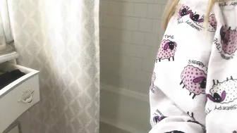 Kianna Dior _[0949105] My first #voyeur hairy bush shaving (well 4 me) I use some nice oil and a fresh razor I want to be careful with my pretty (...) [2018-01-04]