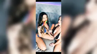 Reya Sunshine Lollipops are better shared (1)