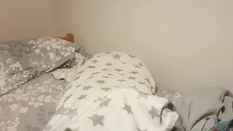 littleredpanty sister gives brother a handjob 720p (1)