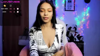 keygr05 2072020 522_female webcam