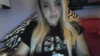 yourbabylynn23 chaturbate blue eyed boobs caresses