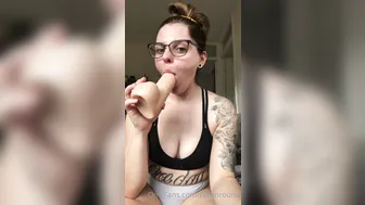 helenround 17.08.2020 100110716 I love how girthy this dildo is such a challenge for m