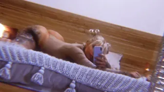 vickyaisha 25 11 2019 14931863 Who wants the naked version