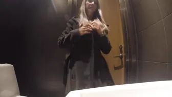 Saraanddave _Pussy playing at Mc Donald's