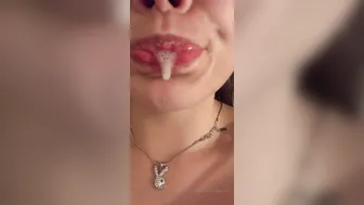 kencake 16 11 2019 14280788 Tongue even longer