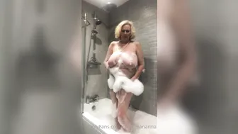 courtesananna 18.09.2020  2 all soapy ... fancy a bubble bath