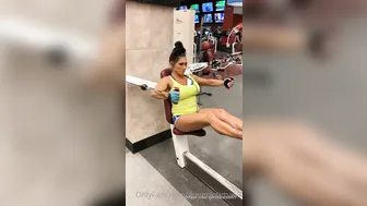 queenkarma69 Light chest and triceps work as I ease back into it. Messed up m