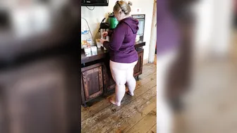 tiffanystarbbw 14.12.2019 Helping myself to some hot chocolate in the lodge l
