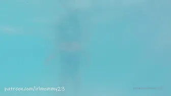 irlmommy23 28.05.2019 Underwater public pool flashing (1)