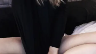 cinnabuns  fingering her clitor