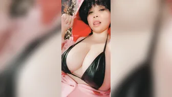 oenvyus Tinsel and Titty Worship kind of night Getting real snuggly in my chi 0.07.7550