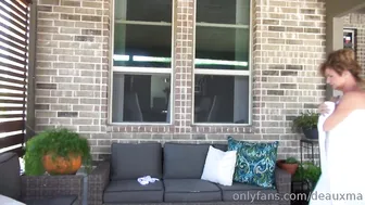 deauxma 0.60.5201 6.53.9142 Video Now what could I be wearing under th