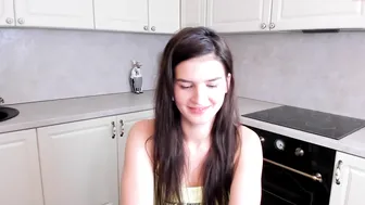 elaanna Busty young lady