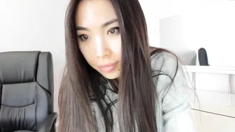 assuri_yu teen slut fingers pussy