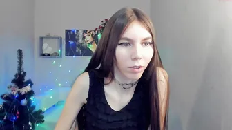 sara_grand busty slut fucks pussy in the shower