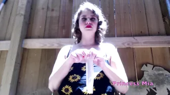 PrincessMia great girl fucks shaved cunt