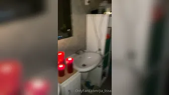 jia_lissa-10-08-2020-95760802-Kissing in a bathtub with your_little_dragon