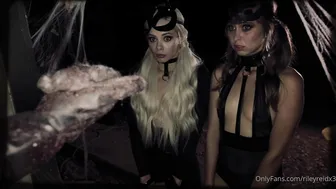 Riley Reid onlyfans NOW_IN_YOUR_DMS!!!_A_not_so_happy_Halloween_for_these_two_trick_or_treaters(..)_1920x1080