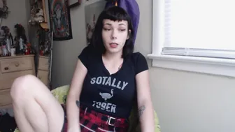 DamnedestCreature manyvids_ Dumb Sch--Lgirl Begs For Threesome