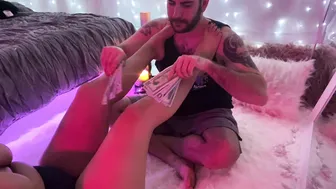 TheKarinaBanks Beta_Showering_Feet_with_money ManyVids