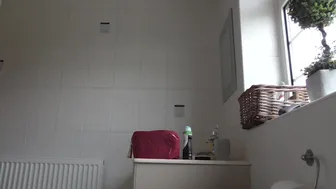 laurenlouise voyeur cam in the bathroom ManyVids