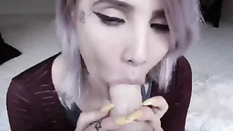 ashlie_lotus  slut on cam with a dildo