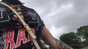 ava_austen 29 03.2019 Outside PUBLIC Hay Bale wa