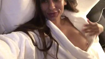 Reena Sky (reenaskyvip) onlyfans 017 05 15 1.43.3929