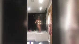 misssaintxxx 10 10 2018 Can you help me get my back side solo wet