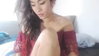 pie_asia  Showed her sexual organs close-up