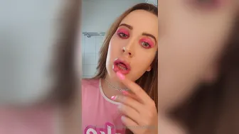 vivianroseofficial 19 09 2020 0 Enjoy this swollen lips fetish video Can't wai
