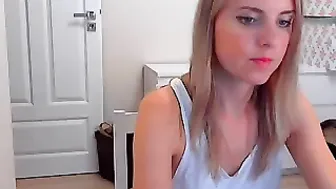 katecassy  show what she has on webcamera