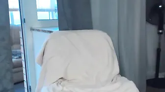 ladadance  Webcam hooker playing with her wet pussy