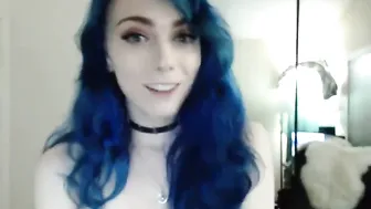 dawnbrooks  making her fingers wet