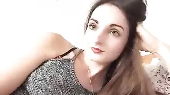 sydneykitty  show and then fuck her wholes by finger