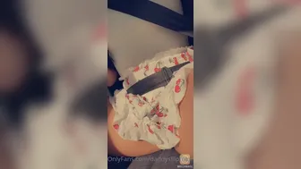 DaddyтАЩs girl onlyfans 20 06 24 29746077 Bored in the car waiting for daddy to come back should I have a play 620x1232