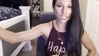 raicookie  Fucks her finger