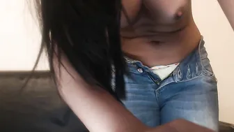 alexangel  show what she has on webcamera