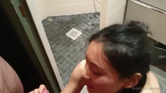 juneliu_2021.01.04_2001049828_JL_018_Asian_Having_Fun_in_Bathroom