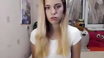 hottykissy33  Resting in a chat naked, and caressing herself