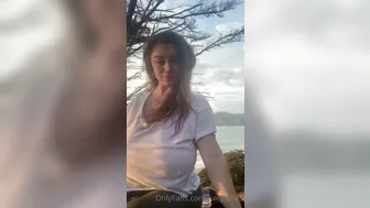 juicyjade9 onlyfans_210116_95527968_Just_took_this_about_10_mins_ago_lol_I_come_to_the_beach_almost_everyday_at_sunset_to_unwind_after_a