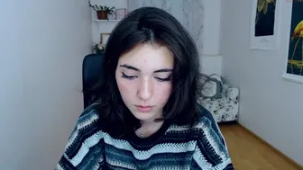 nani_kim shows her pussy on the chair