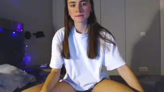 miley_k18 crazy queen gently pulls the vagina