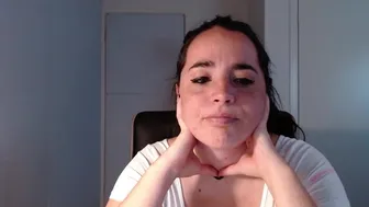 melaniebiche cute bitch massaging pussy